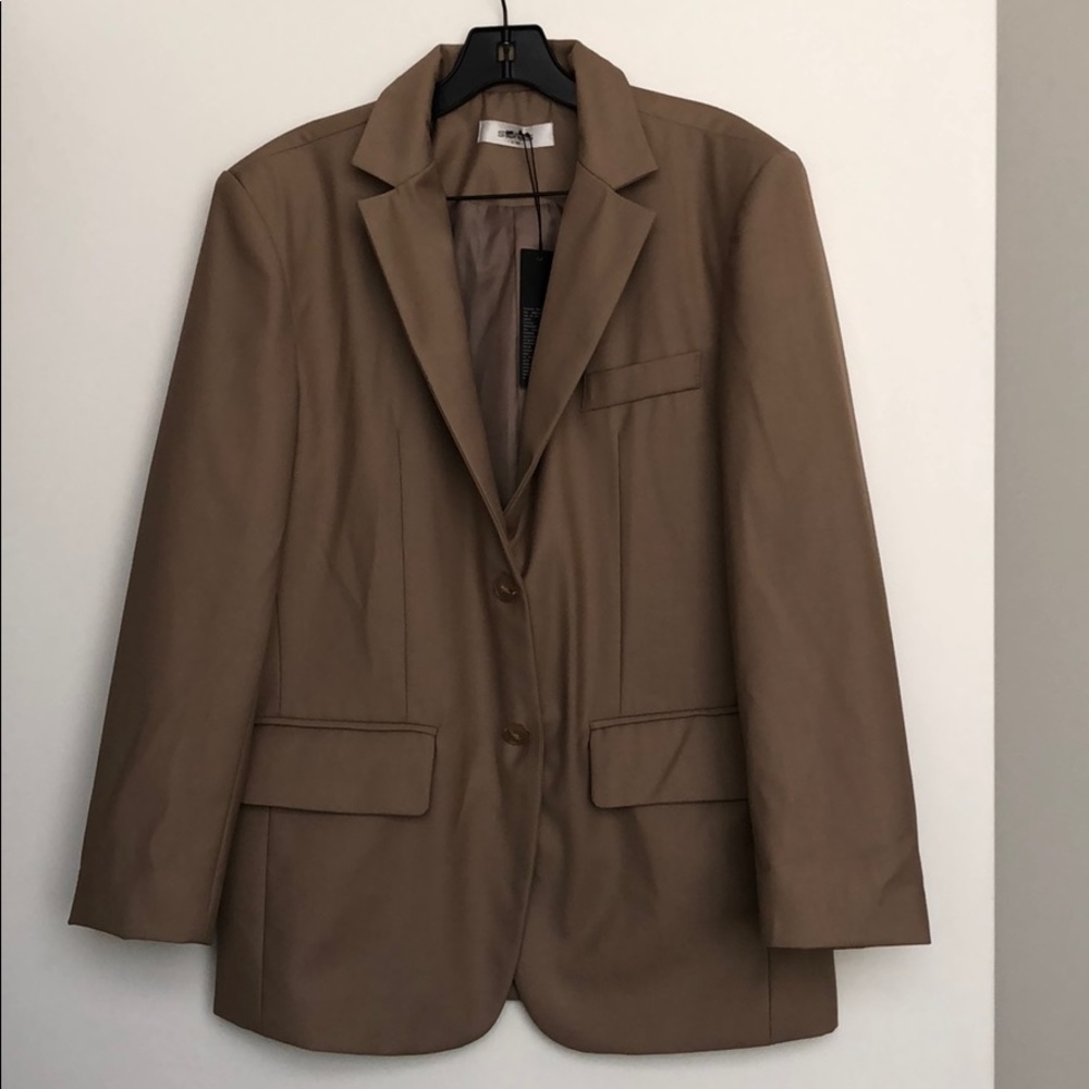 Suit (storets) - Picture 3 of 9